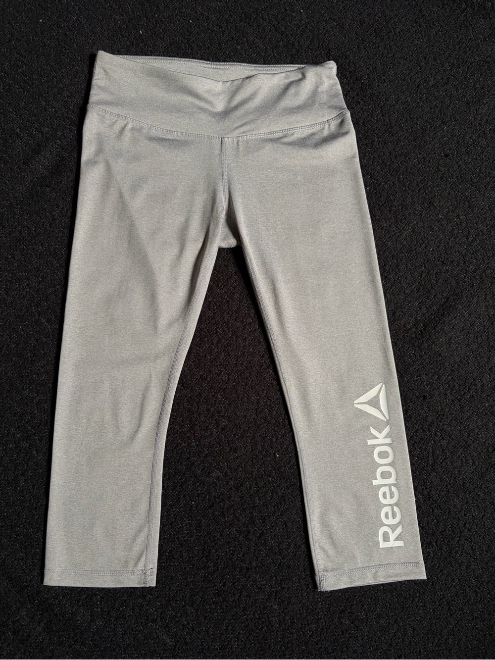 🏋🏻‍♀️ REEBOK WOMENS SIZE SMALL LIGHT GREY CROPPED LEGGINGS